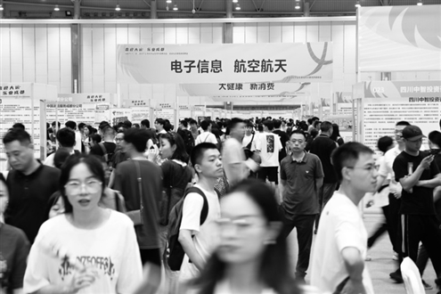 近日,多场大规模招聘会在全国多地举行(资料图)